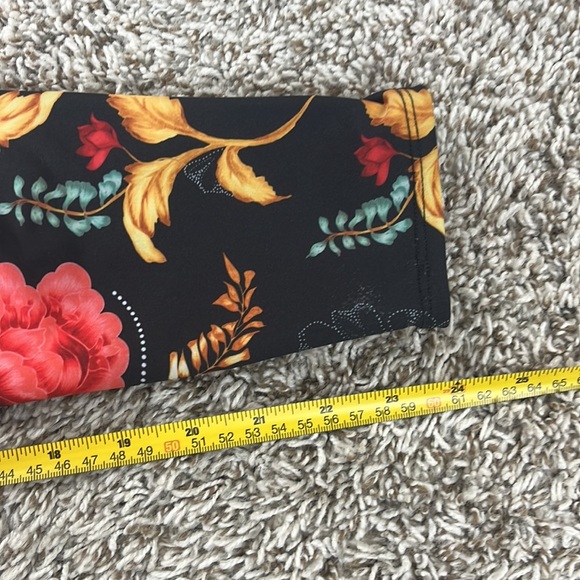 Onzie 7/8 Legging Floral Multi Colored Black Size Small Medium - Picture 12 of 12